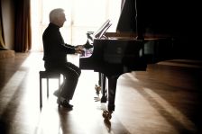 Vladimir Ashkenazy (Benjamin Ealovega / Decca) Vladimir Ashkenazy (Benjamin Ealovega / Decca)